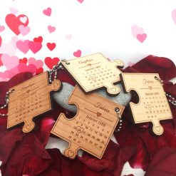 porte-clés en bois gravé à personnaliser forme puzzle pour la Saint Valentin