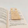 marque-page bois personnalisé être mamie et livre ouvert