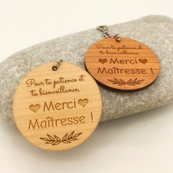 Porte-clés personnalisé en bois gravé merci Maîtresse - cadeau fin d'année scolaire