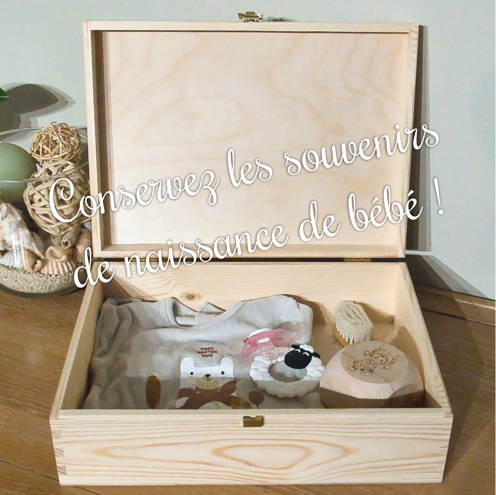 Boîte de naissance avec couverture nouveau-né, jouet en bois et brosse
